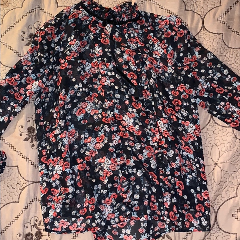 I’m selling a floral blouse